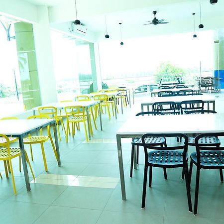 Marina Heights Resort Lumut Exterior foto