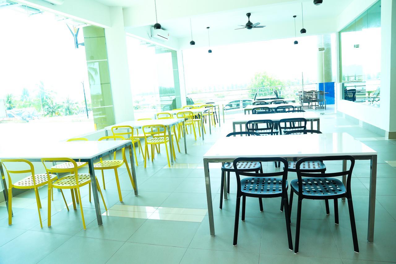 Marina Heights Resort Lumut Exterior foto