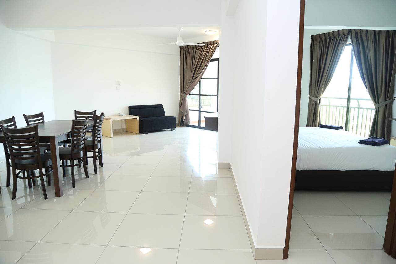 Marina Heights Resort Lumut Exterior foto